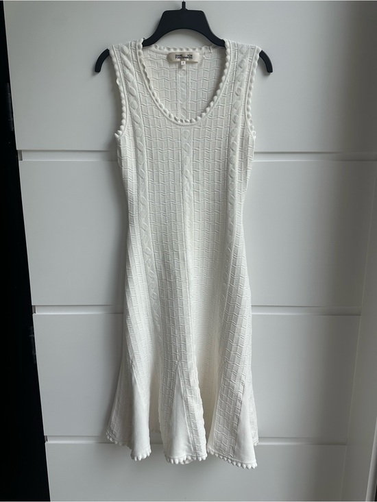 Diane Von Furstenberg Dresses & Skirts - Diane Von Furstenberg Cream Textured Sleeveless Midi Dress